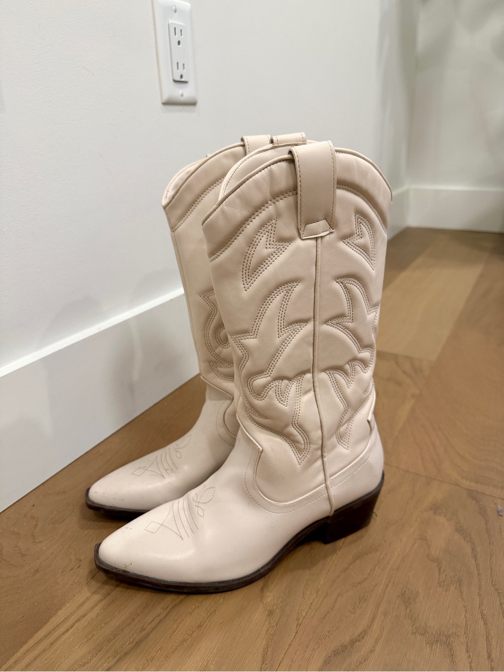 stradivarius Cream Western-Style Heeled Cowboy Boots